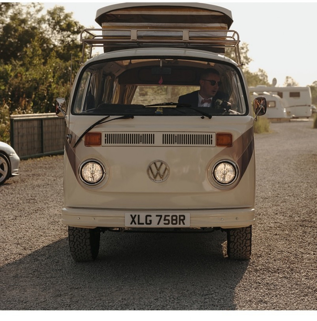 View VOLKSWAGEN CAMPERVAN -