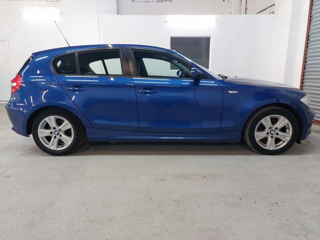 View BMW 1 SERIES 118D SE