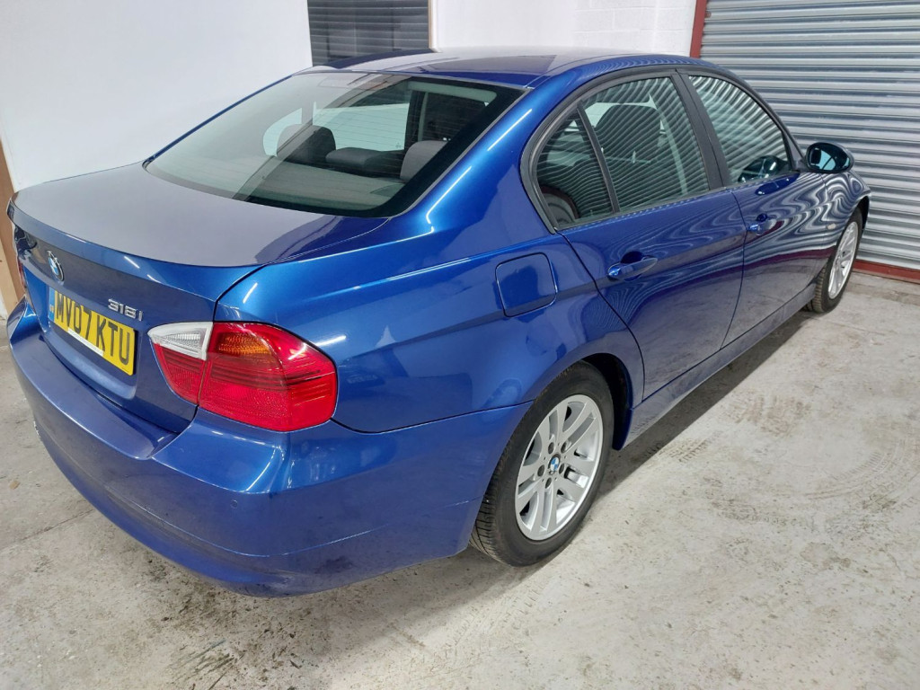 BMW 3 SERIES
