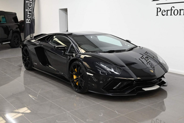 LAMBORGHINI AVENTADOR