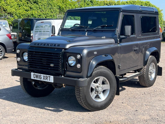 LAND ROVER DEFENDER 90