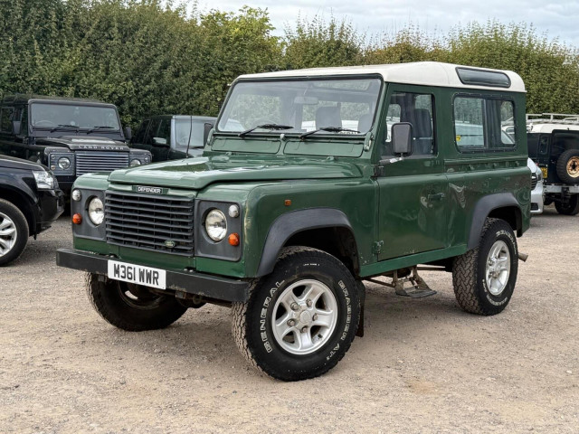 LAND ROVER DEFENDER 90