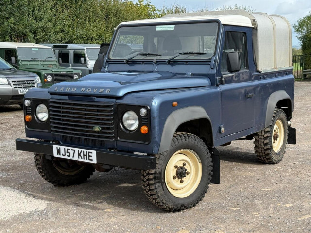 LAND ROVER DEFENDER 90