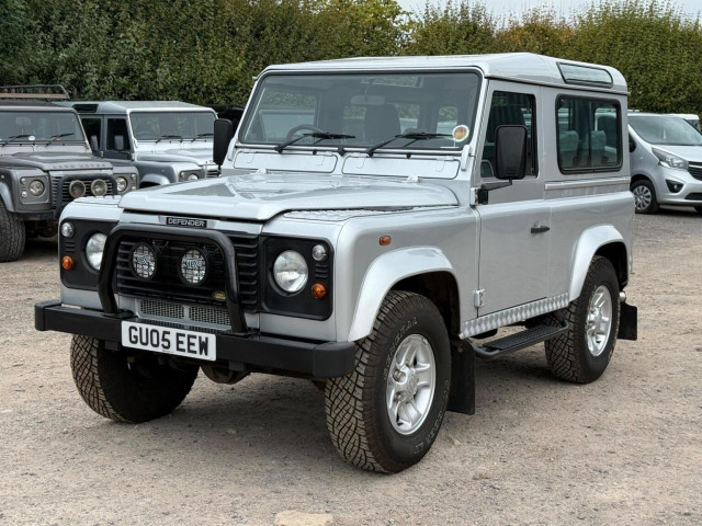 LAND ROVER DEFENDER 90