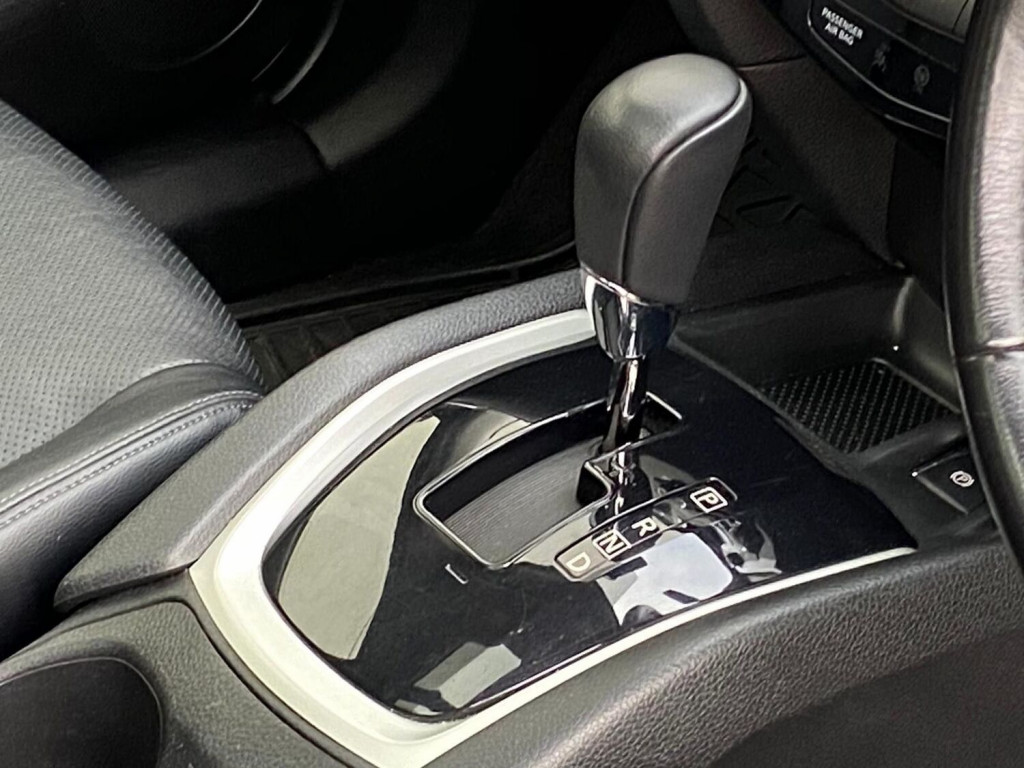 NISSAN X-TRAIL 1.6 dCi Tekna XTRON ss 5dr 2014