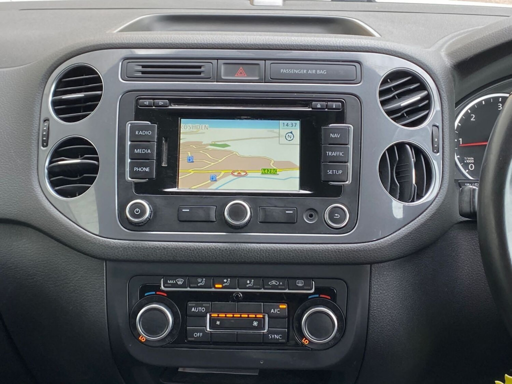 VOLKSWAGEN TIGUAN 2.0 TDI BlueMotion Tech Match 2WD ss 5dr 2014