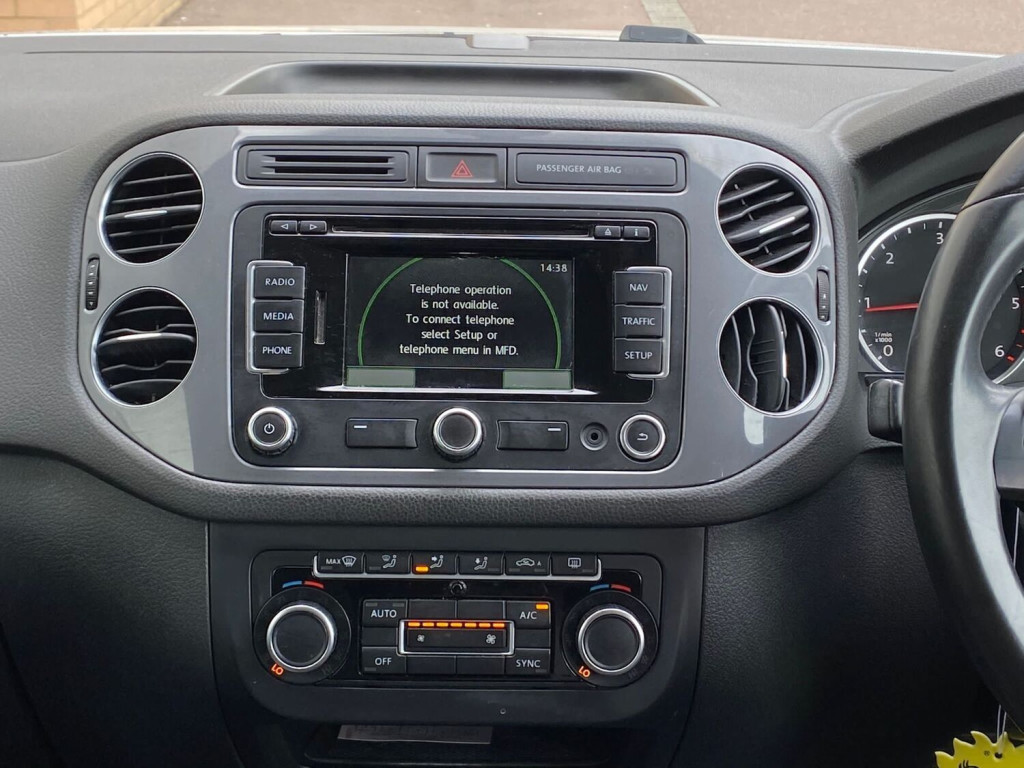 VOLKSWAGEN TIGUAN 2.0 TDI BlueMotion Tech Match 2WD ss 5dr 2014