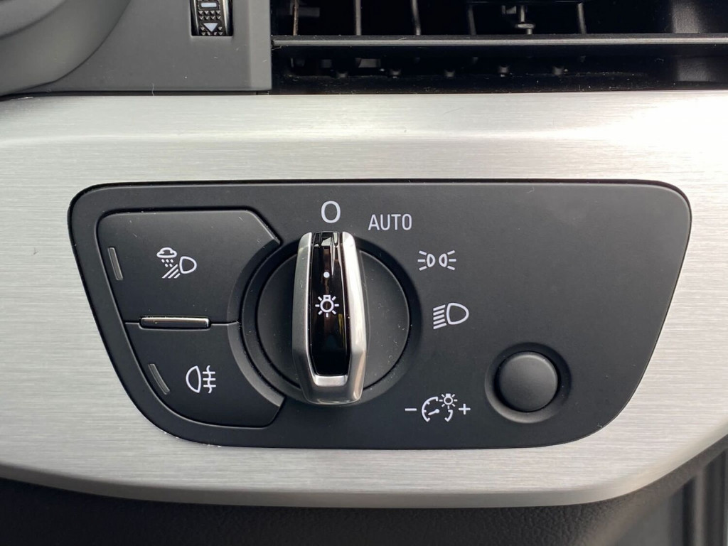 AUDI A4 AVANT 2.0 TDI S line Avant S Tronic quattro ss 5dr 2016