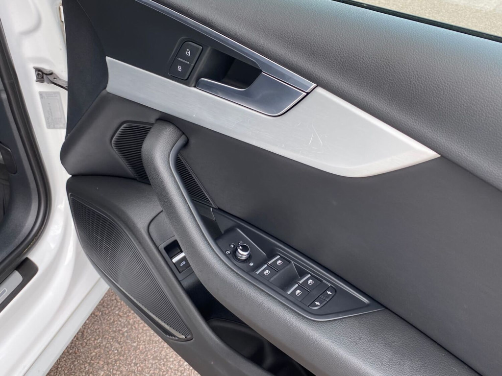 AUDI A4 AVANT 2.0 TDI S line Avant S Tronic quattro ss 5dr 2016