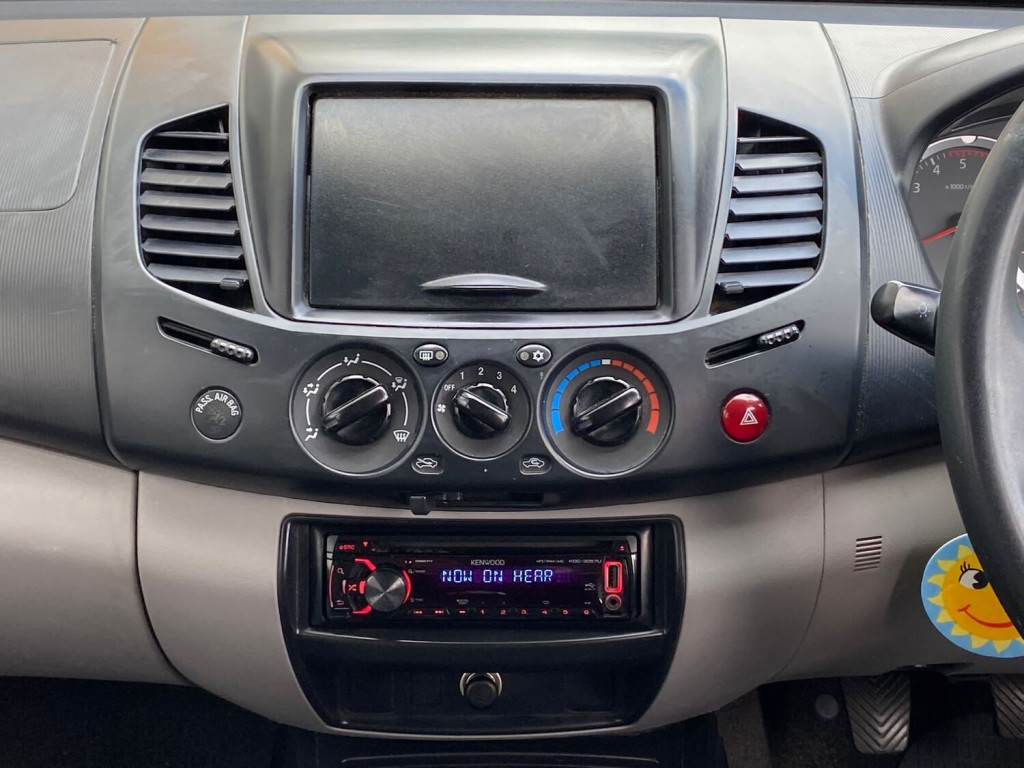 MITSUBISHI L200 2.5 DI-D CR 4Work Double Cab 4WD 4dr EU5 2013