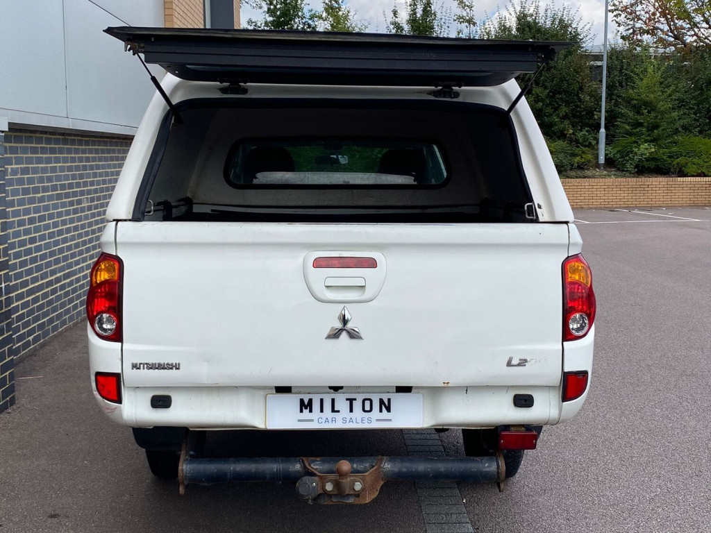 MITSUBISHI L200 2.5 DI-D CR 4Work Double Cab 4WD 4dr EU5 2013