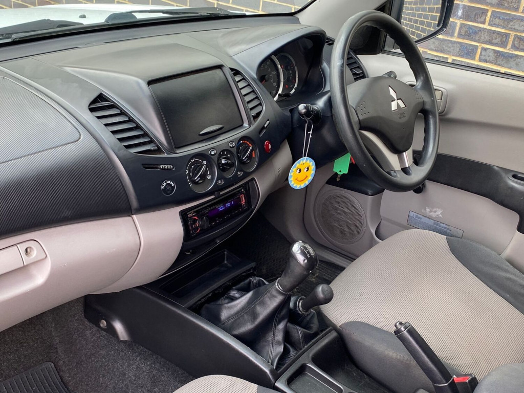 MITSUBISHI L200 2.5 DI-D CR 4Work Double Cab 4WD 4dr EU5 2013