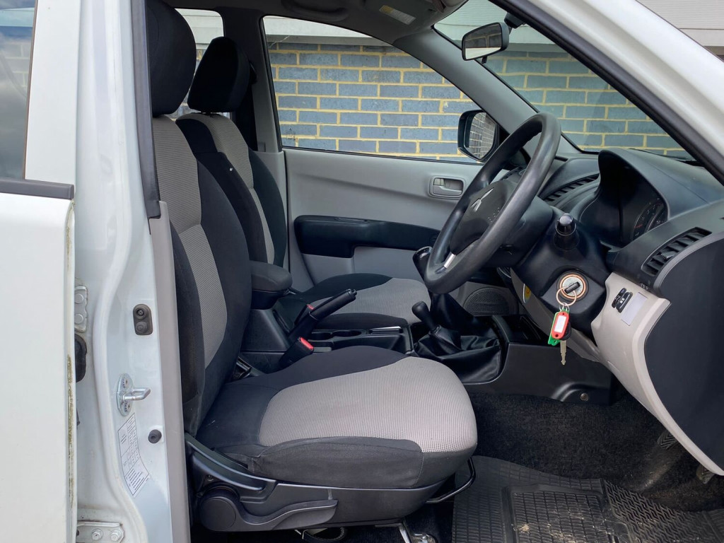 MITSUBISHI L200 2.5 DI-D CR 4Work Double Cab 4WD 4dr EU5 2013