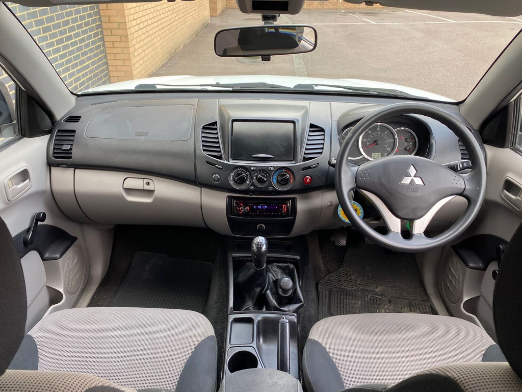 MITSUBISHI L200 2.5 DI-D CR 4Work Double Cab 4WD 4dr EU5 2013