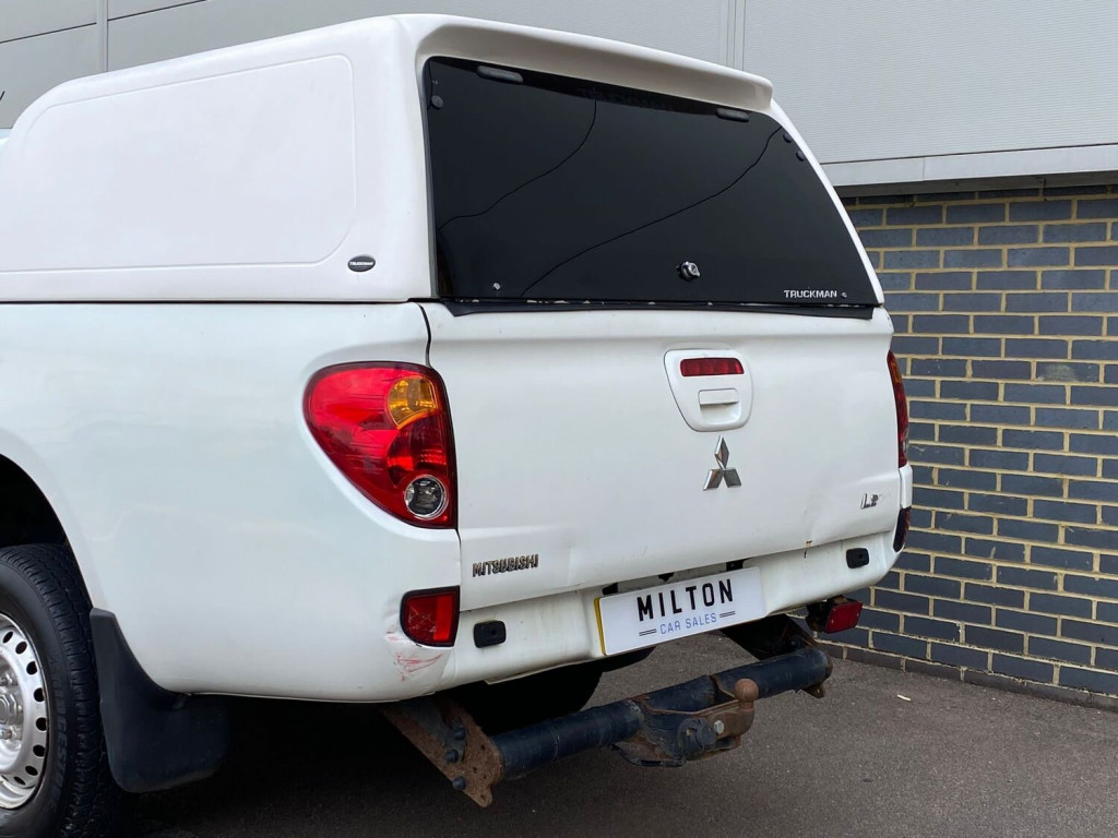 MITSUBISHI L200 2.5 DI-D CR 4Work Double Cab 4WD 4dr EU5 2013