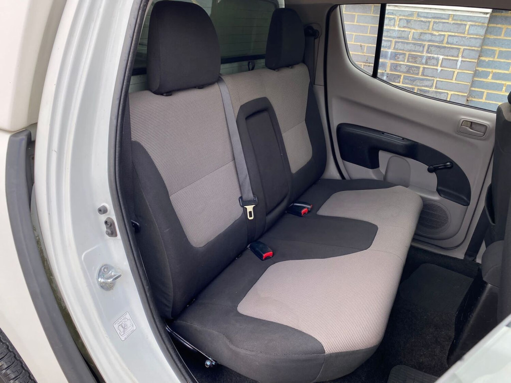 MITSUBISHI L200 2.5 DI-D CR 4Work Double Cab 4WD 4dr EU5 2013