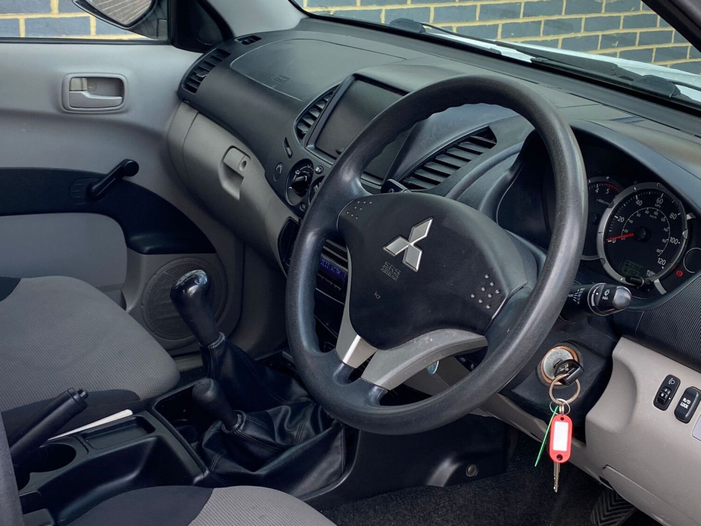 MITSUBISHI L200 2.5 DI-D CR 4Work Double Cab 4WD 4dr EU5 2013