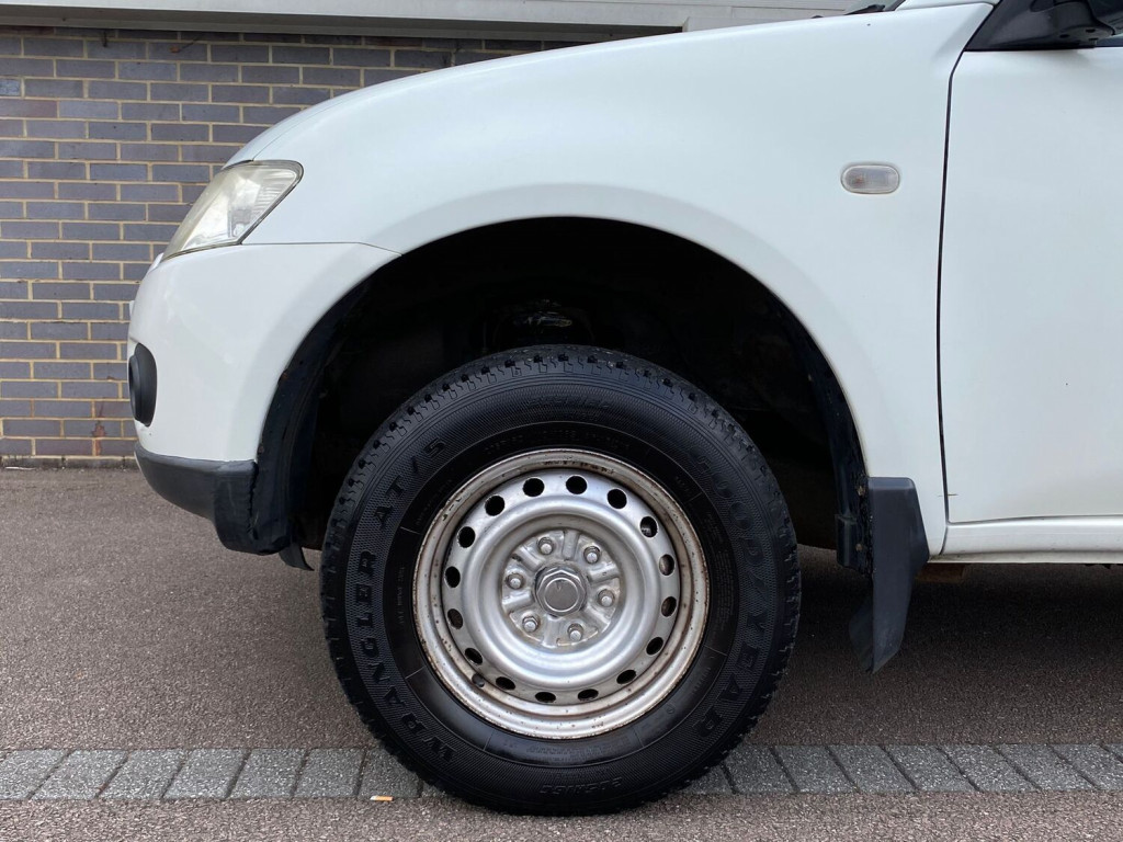 MITSUBISHI L200 2.5 DI-D CR 4Work Double Cab 4WD 4dr EU5 2013