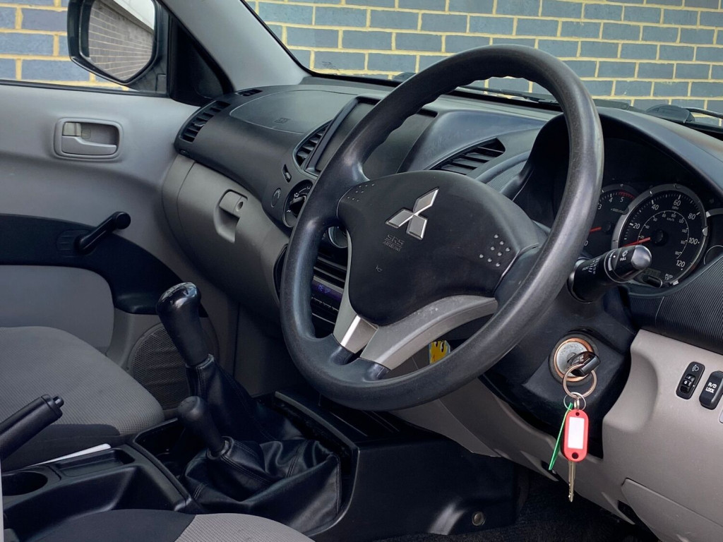 MITSUBISHI L200 2.5 DI-D CR 4Work Double Cab 4WD 4dr EU5 2013