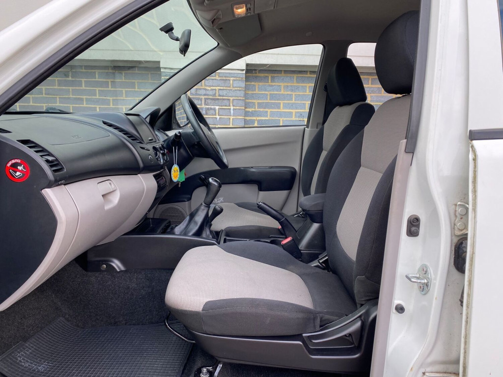 MITSUBISHI L200 2.5 DI-D CR 4Work Double Cab 4WD 4dr EU5 2013