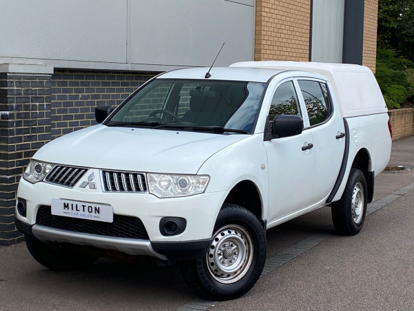 View MITSUBISHI L200 2.5 DI-D CR 4Work Double Cab 4WD 4dr EU5