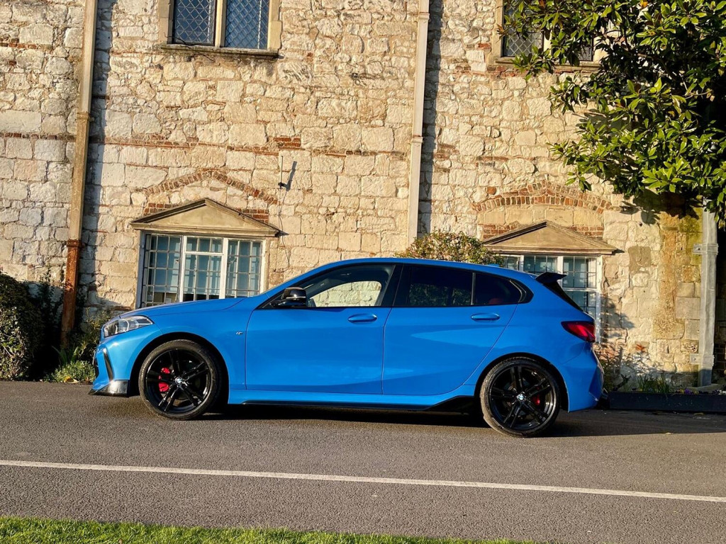 BMW 1 SERIES
