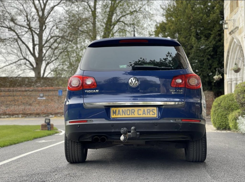 VOLKSWAGEN TIGUAN