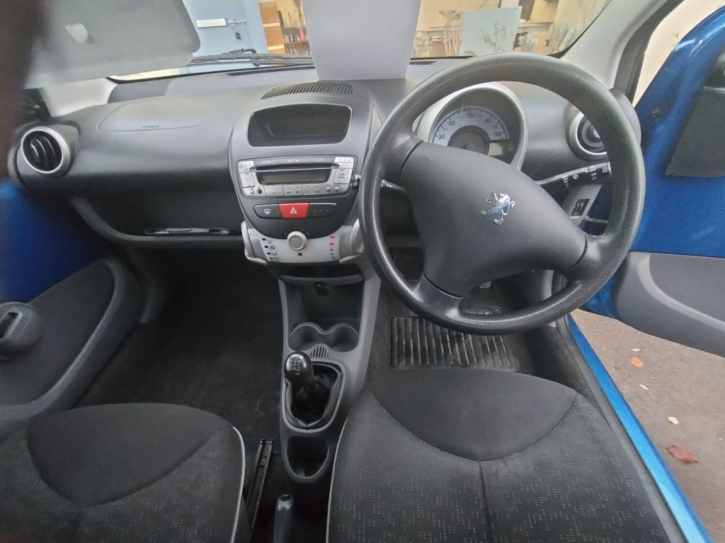 View PEUGEOT 107 1.0 12V Urban 