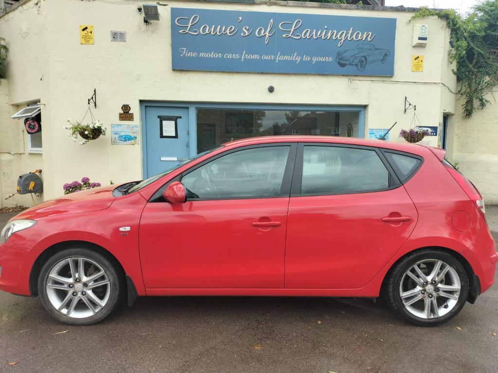 View HYUNDAI I30 1.6 CRDi Premium