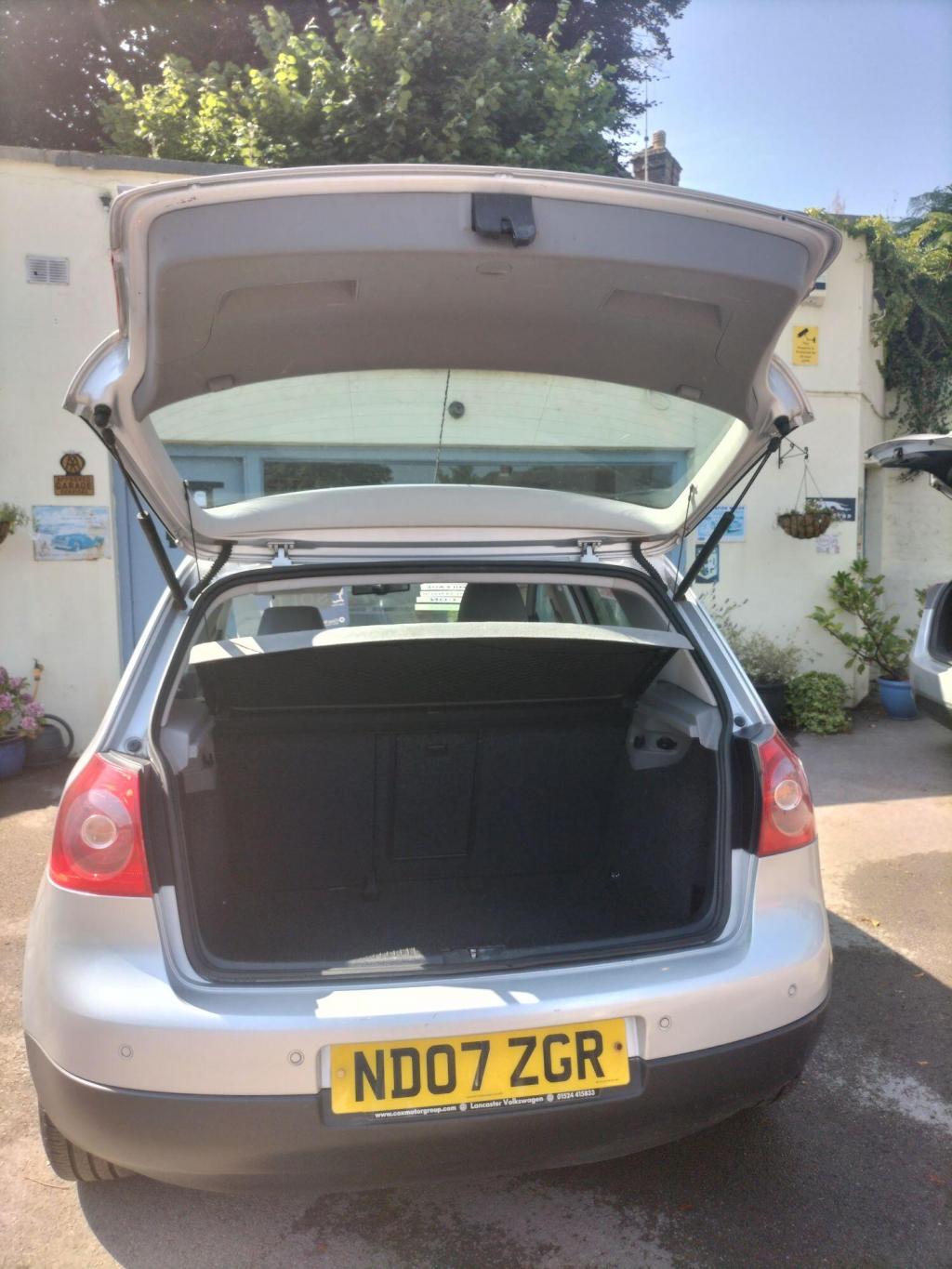 View VOLKSWAGEN GOLF 1.6 FSI Match