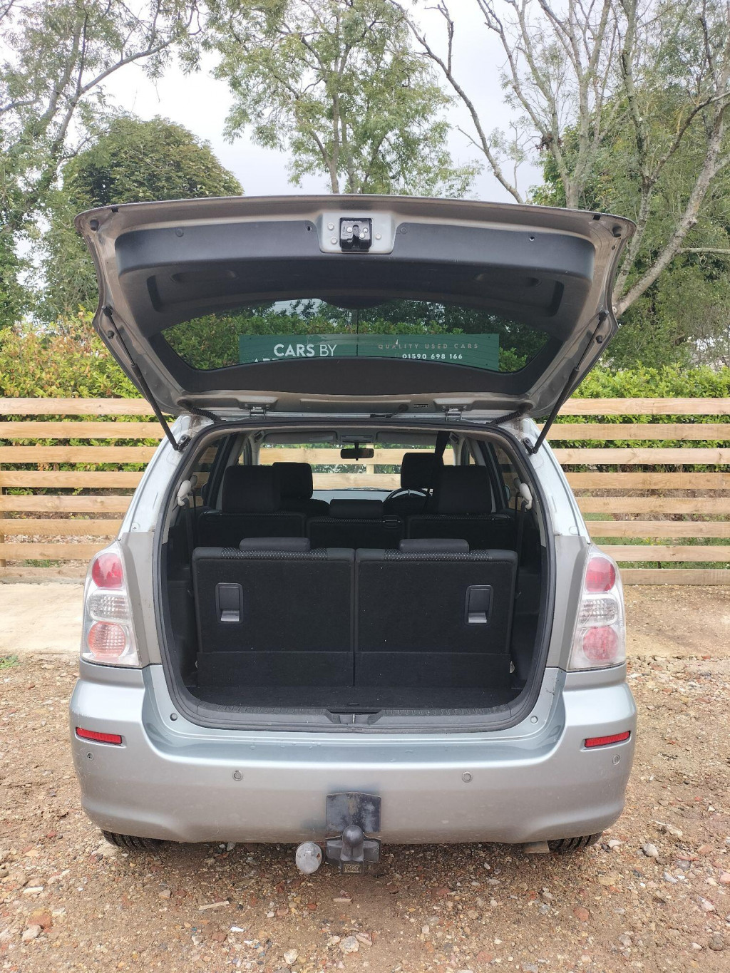 View TOYOTA COROLLA VERSO 2.2 D-4D SR