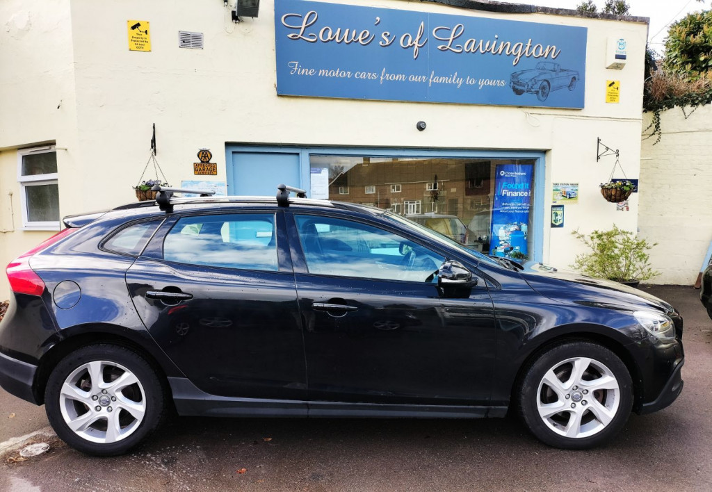 View VOLVO V40 D2 CROSS COUNTRY LUX