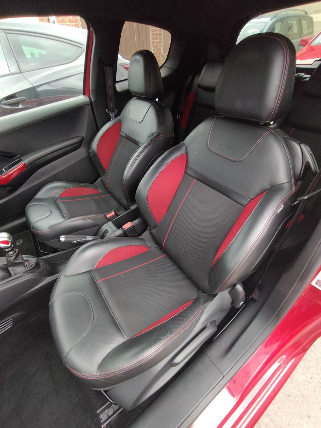 View PEUGEOT 208 THP GTI