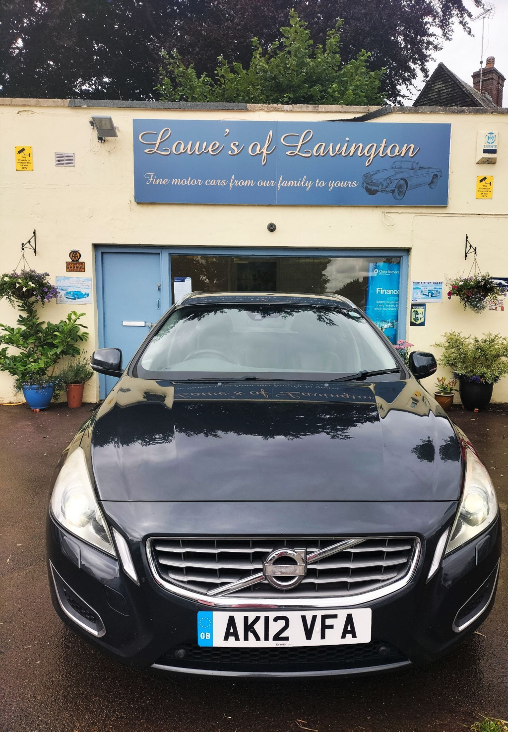 View VOLVO V60 D5 SE LUX