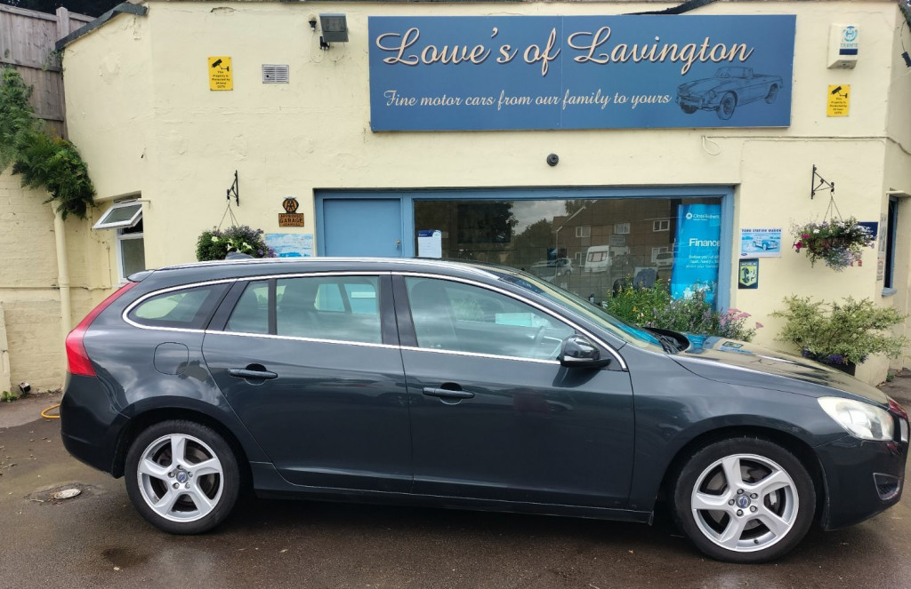 View VOLVO V60 D5 SE LUX