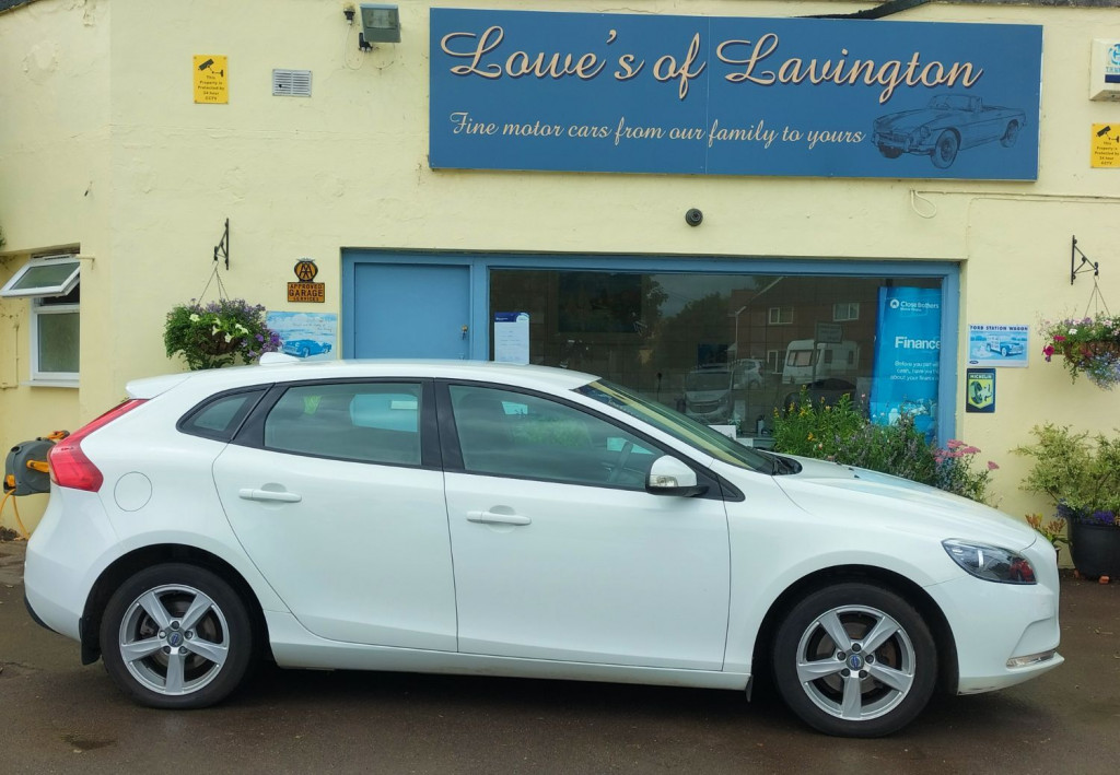 View VOLVO V40 D2 ES