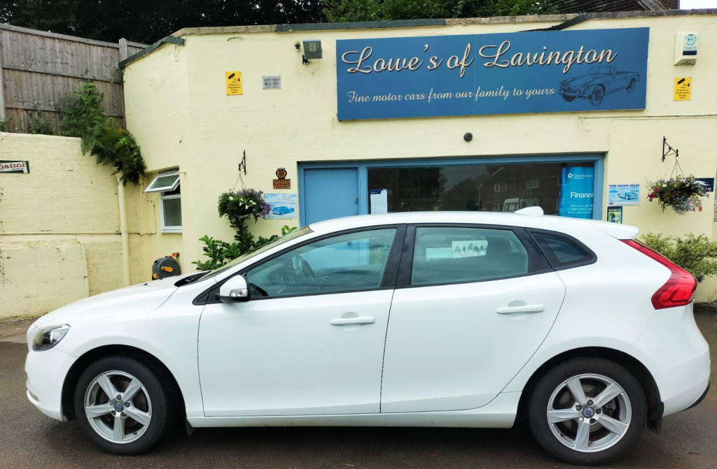 View VOLVO V40 D2 ES