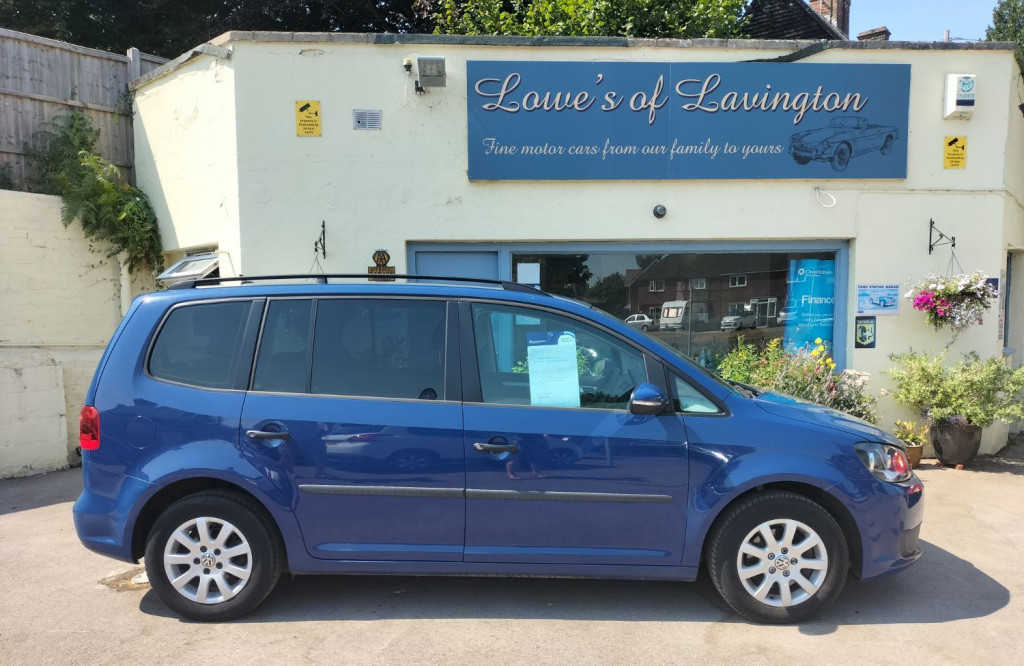 View VOLKSWAGEN TOURAN S TDI BLUEMOTION TECHNOLOGY