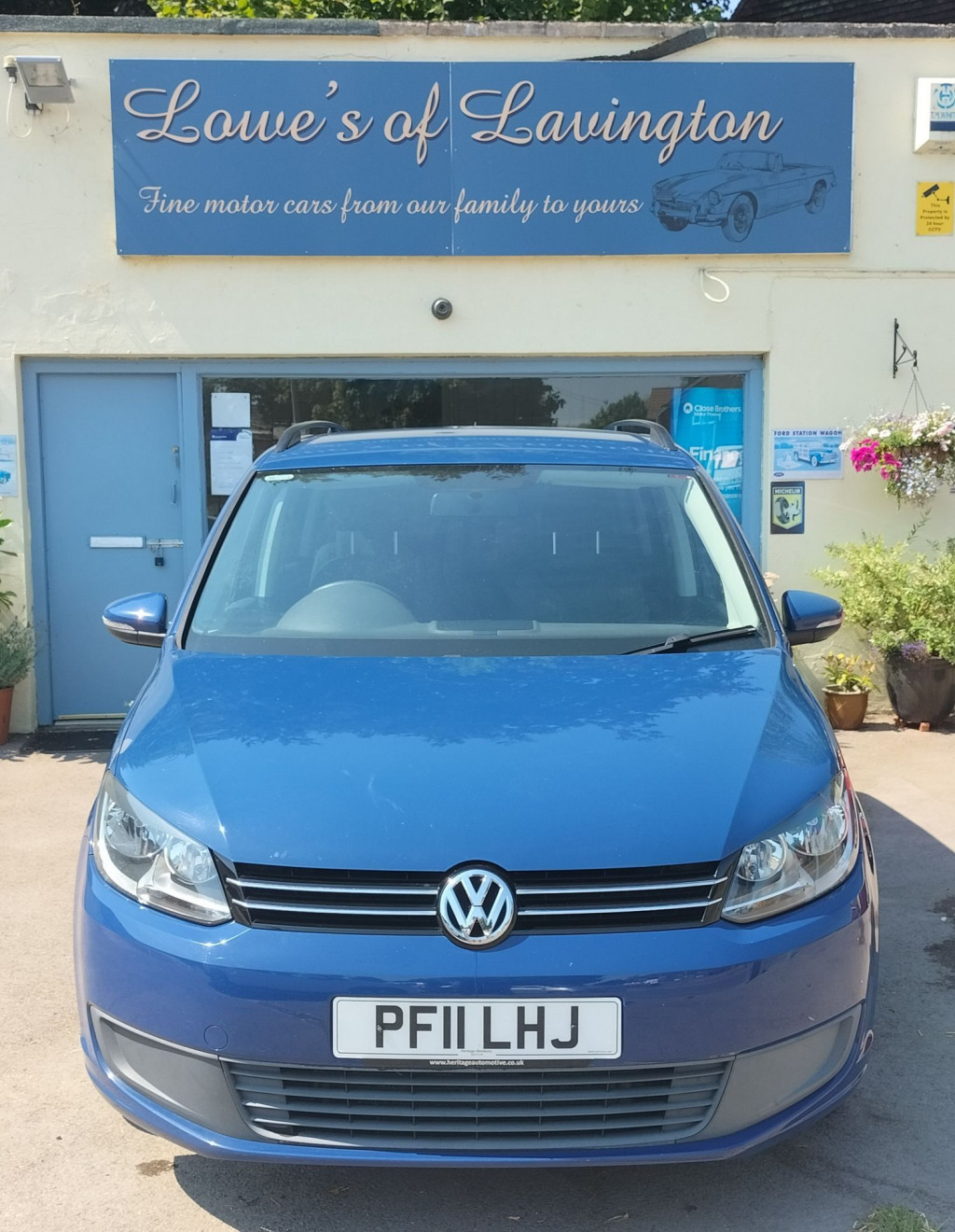 View VOLKSWAGEN TOURAN S TDI BLUEMOTION TECHNOLOGY