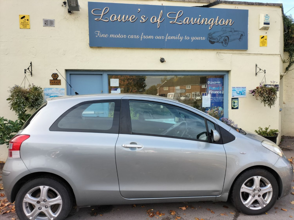 View TOYOTA YARIS VVT-I TR