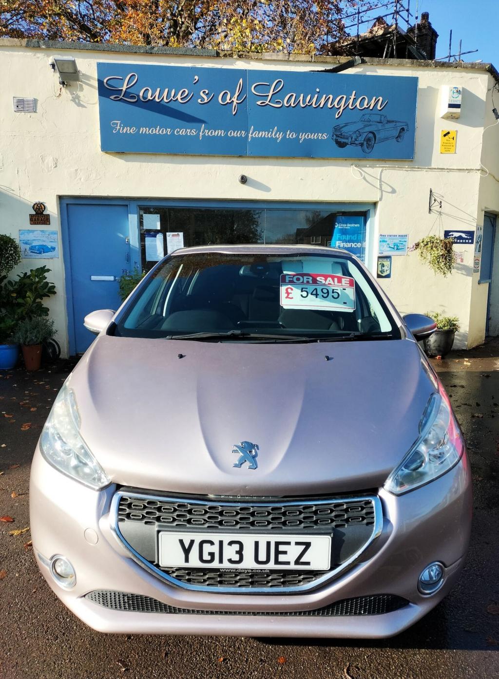 View PEUGEOT 208 ALLURE