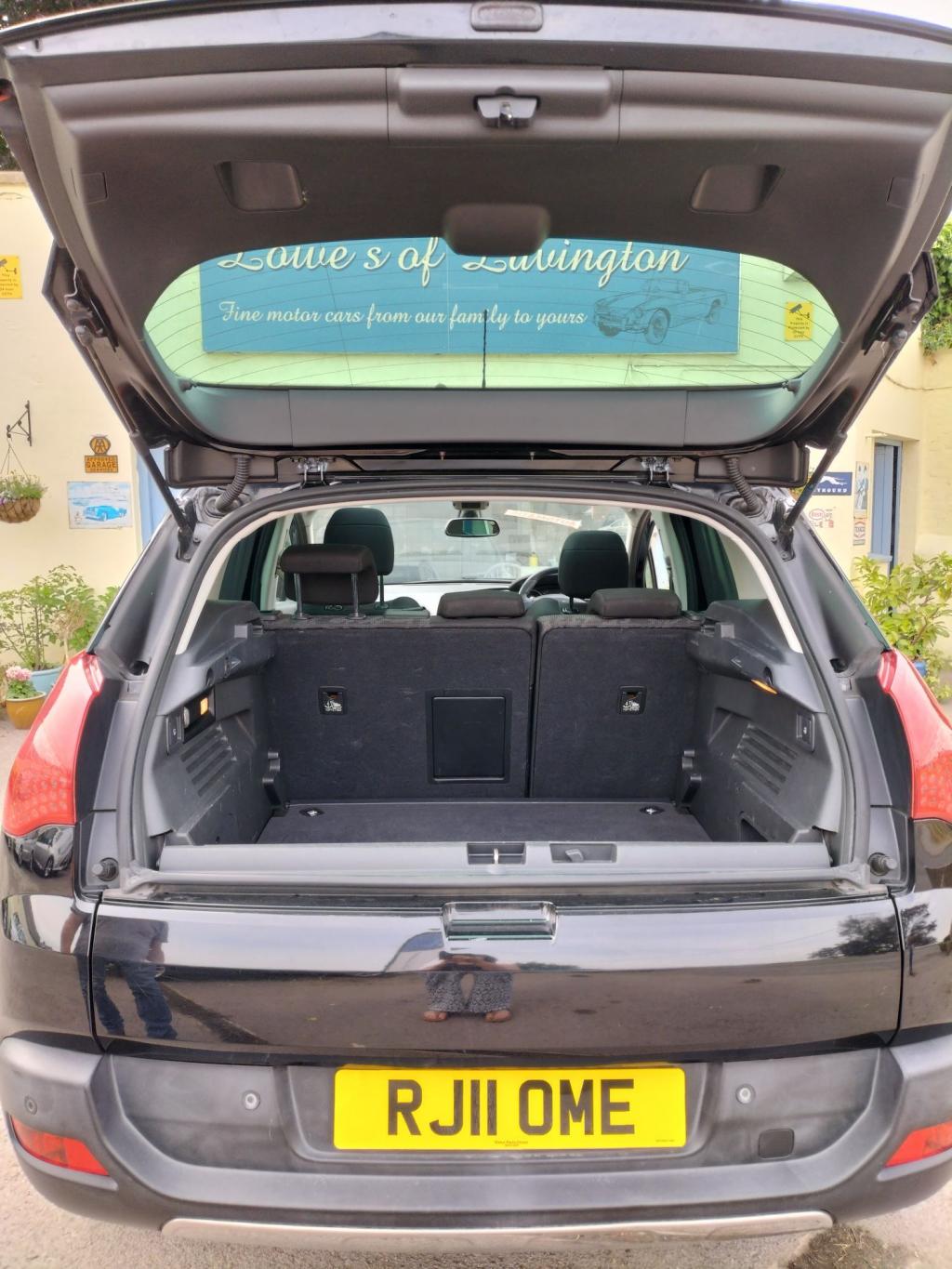 View PEUGEOT 3008 HDI EXCLUSIVE