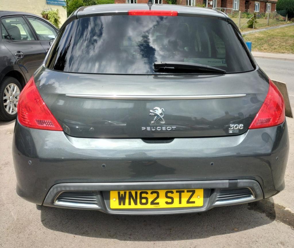 View PEUGEOT 308 E-HDI SPORTIUM