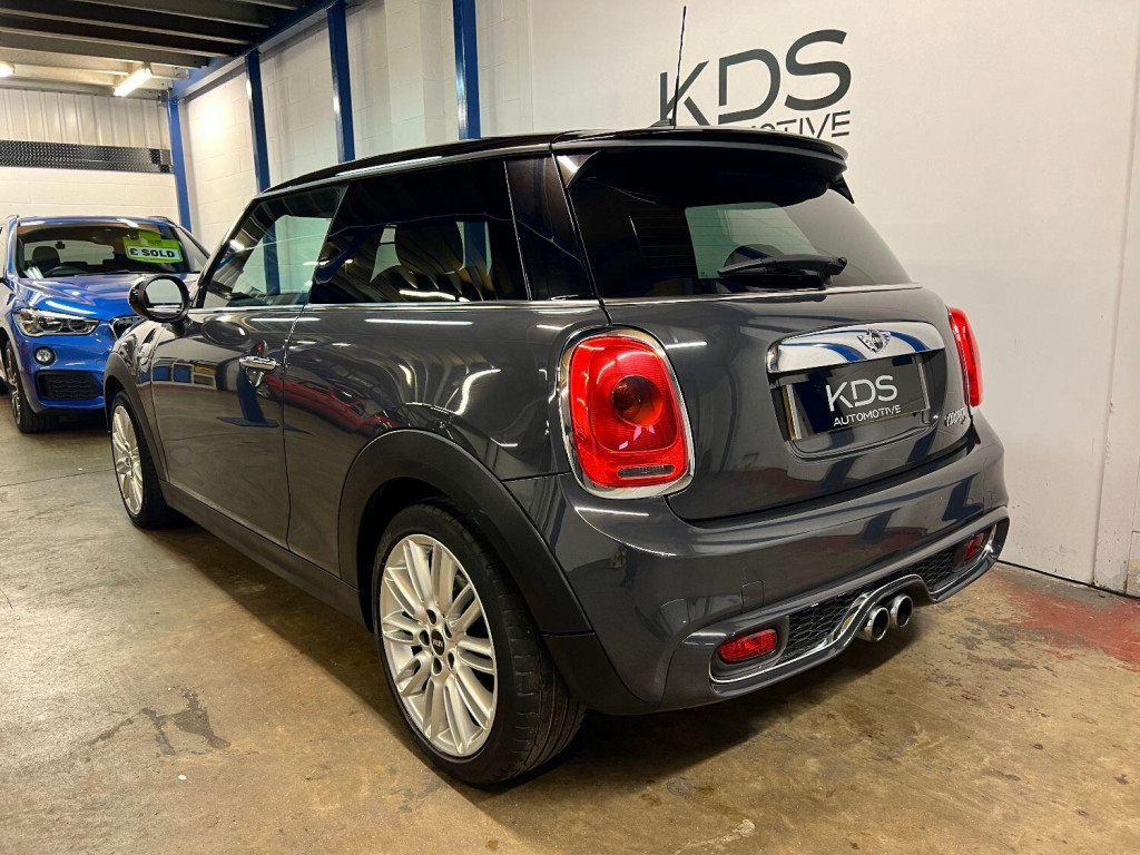 MINI HATCH