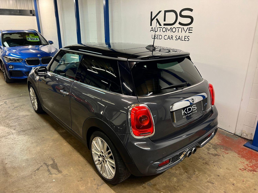 MINI HATCH