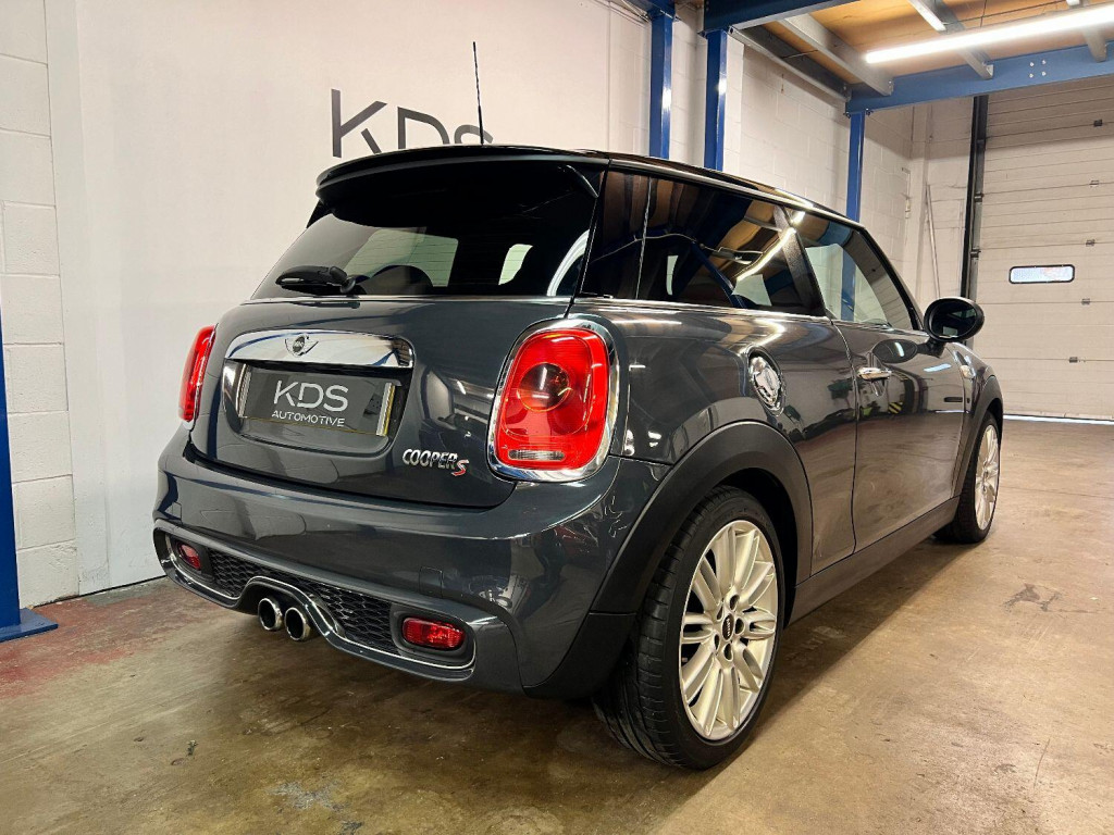 MINI HATCH