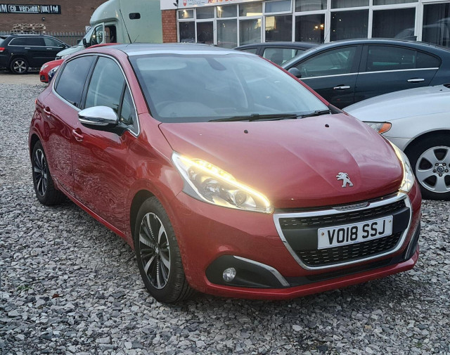 PEUGEOT 208