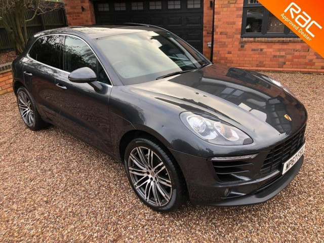 PORSCHE MACAN