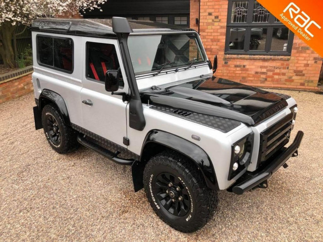 LAND ROVER DEFENDER 90