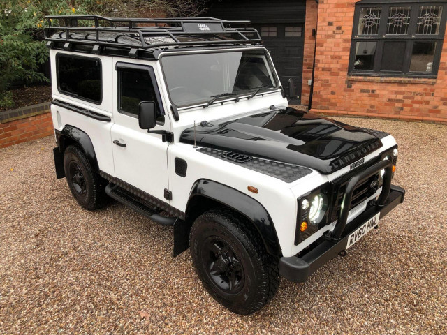 LAND ROVER DEFENDER 90
